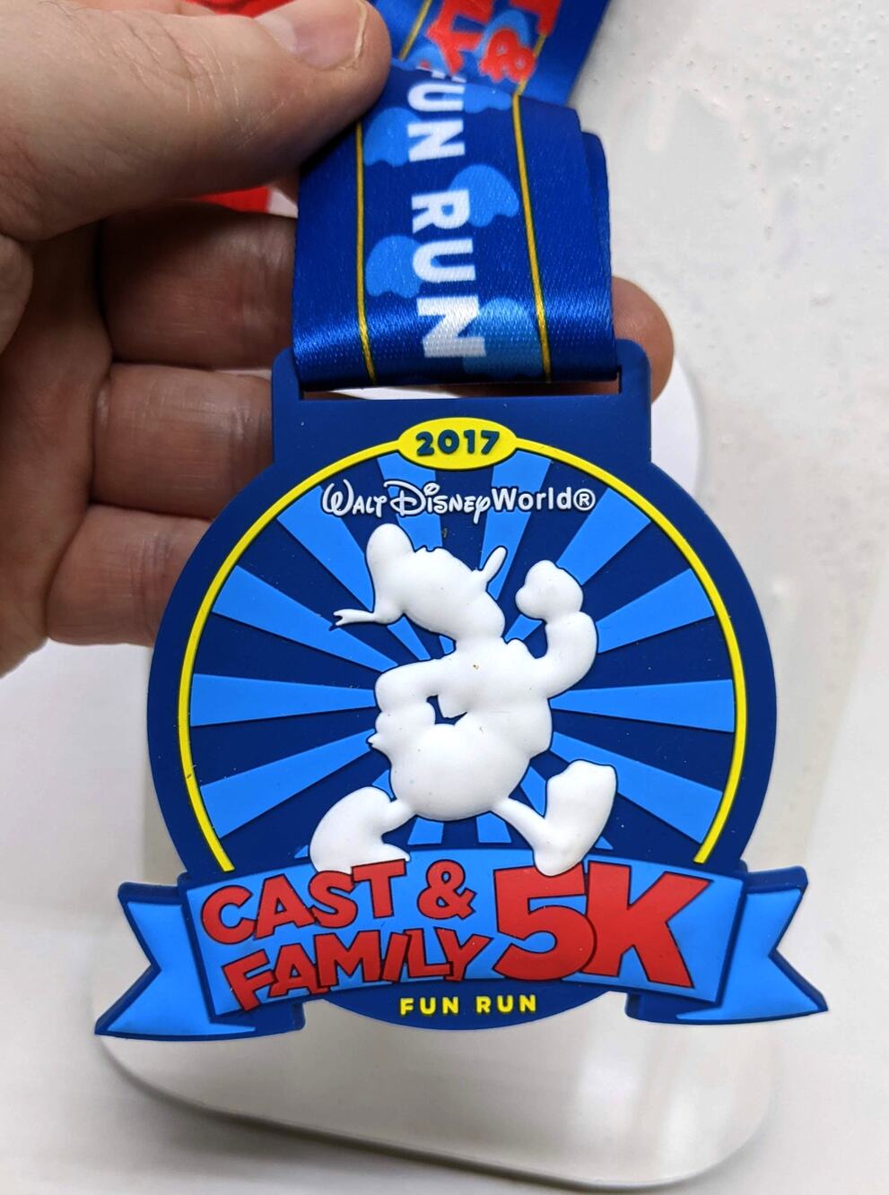 2017 Walt Disney World Cast Family 5K Fun Run Medal with Neck Strap Donald Duck